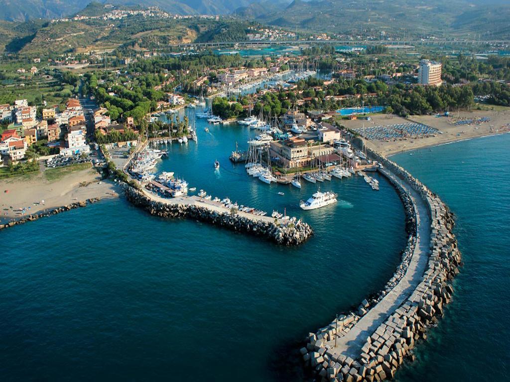 Baia Dei Delfini Aparthotel Furnari Exterior foto