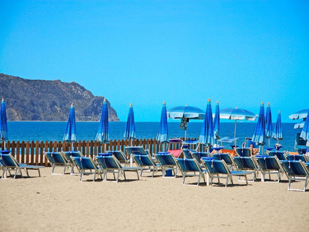 Baia Dei Delfini Aparthotel Furnari Exterior foto