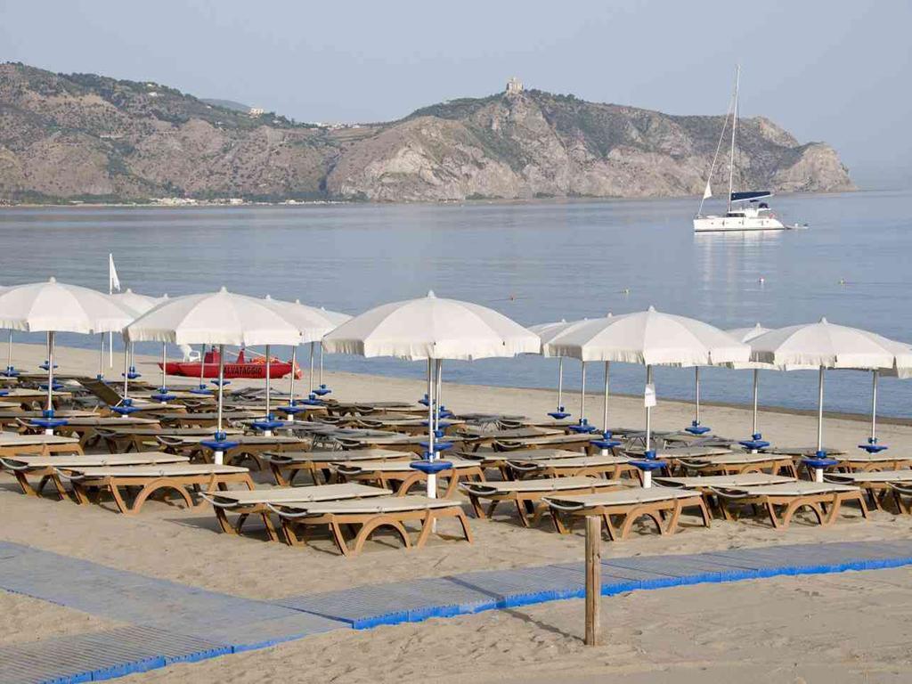 Baia Dei Delfini Aparthotel Furnari Exterior foto