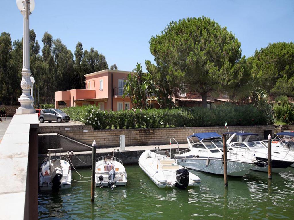 Baia Dei Delfini Aparthotel Furnari Exterior foto