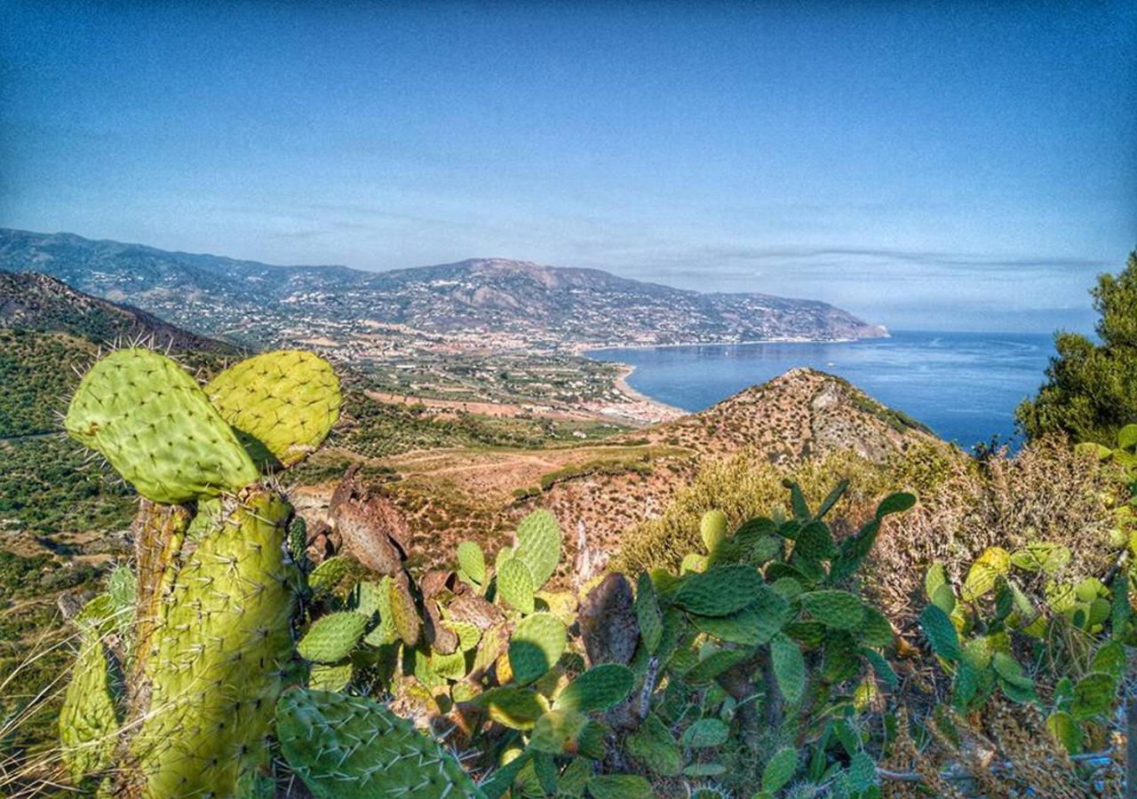 Baia Dei Delfini Aparthotel Furnari Exterior foto